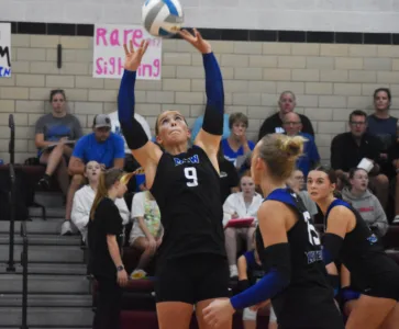 Area roundup: MCW volleyball remains perfect